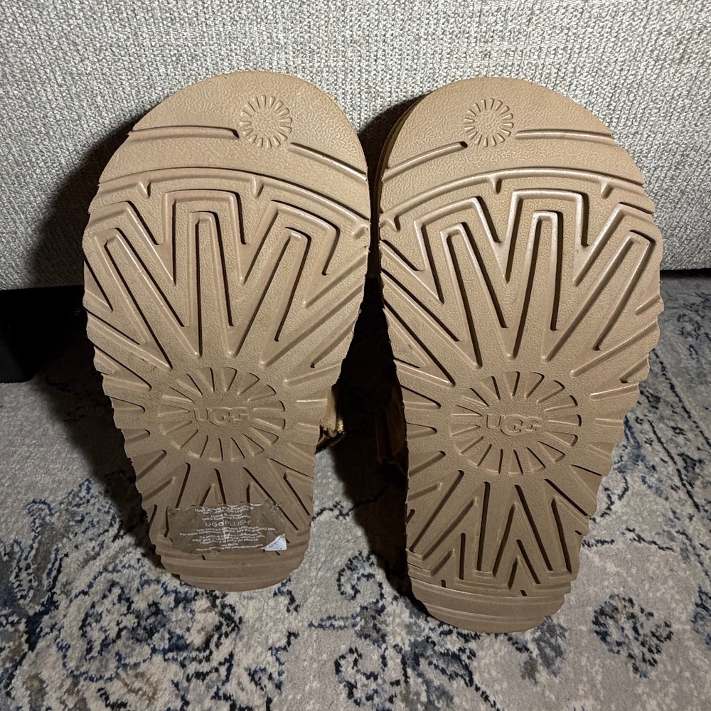 UGG Goldenstar Cozy Clog - Picture 9 of 10
